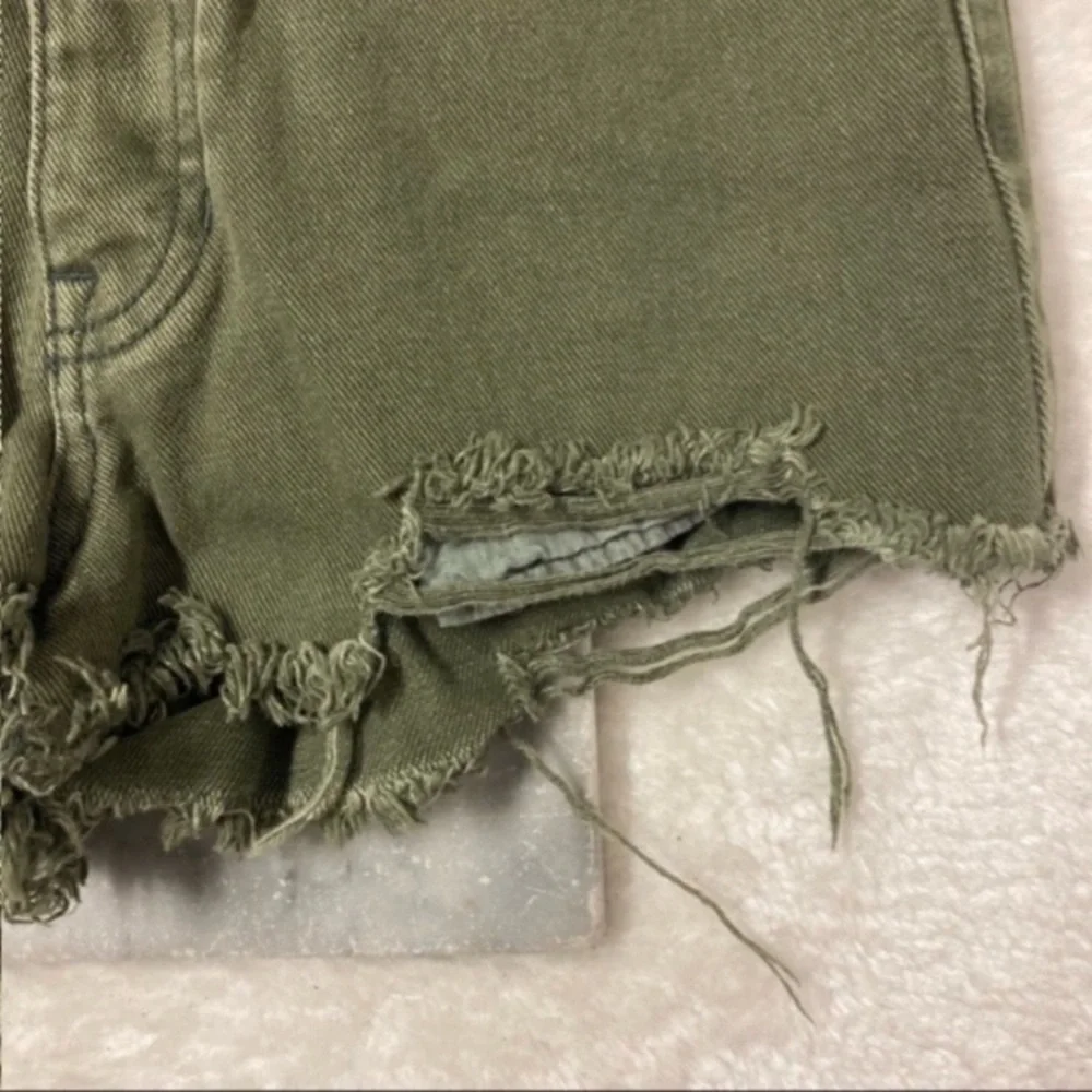 Brandy Melville Denim Cut Off Shorts Size 26 Olive Green Distressed Fringe - Picture 10 of 14